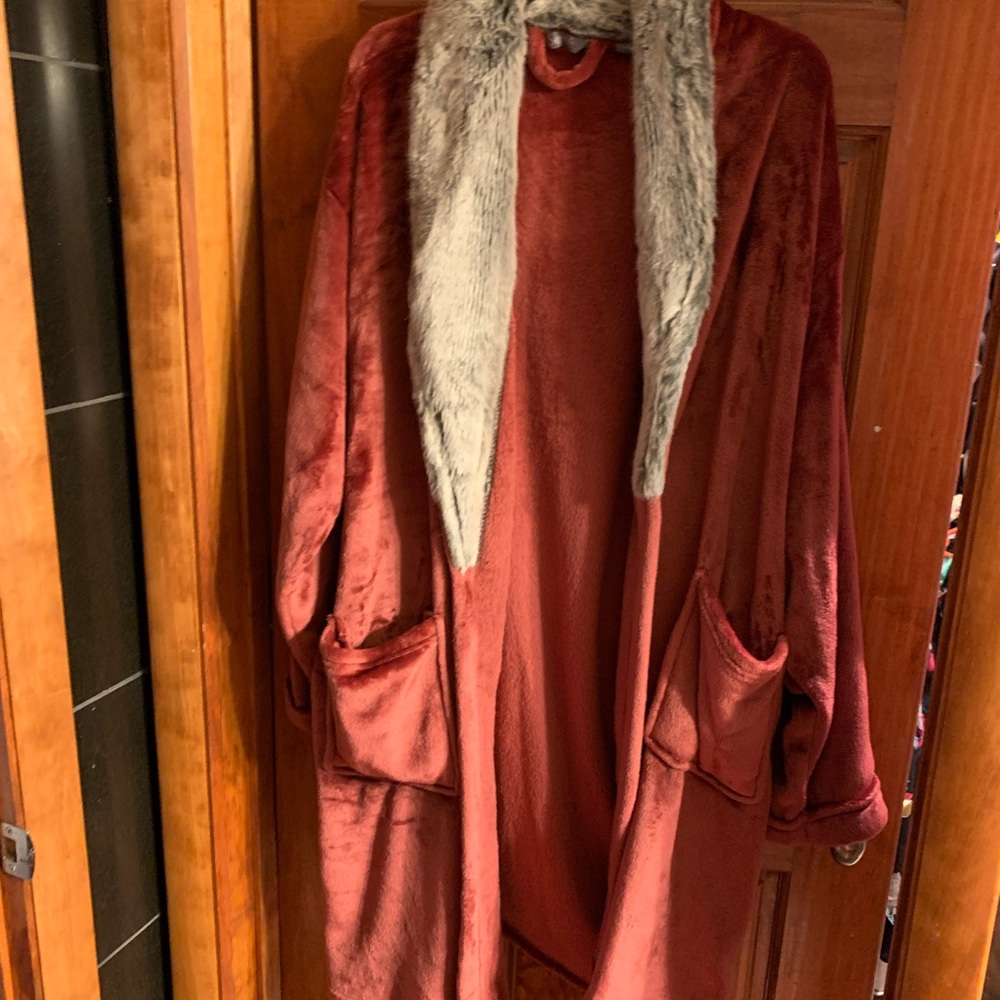 Women Red Fuzzy Robe, Size s/m